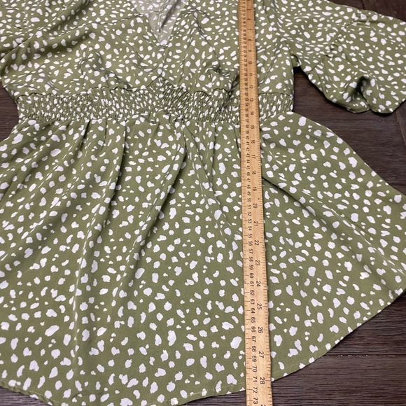 Bloomchic Abstract Print Ruffles Surplice Neck Blouse Green White Peplum Size 12 - Picture 6 of 8